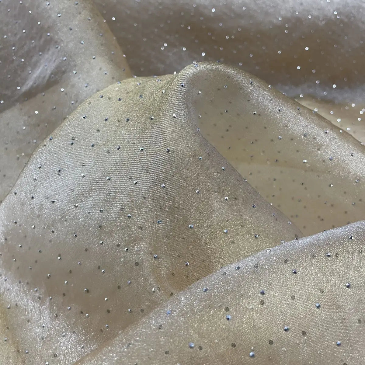 Soft and smooth organza fabric suitable for wedding dresses formal gowns designer fabrics and photography backdrop fabrics