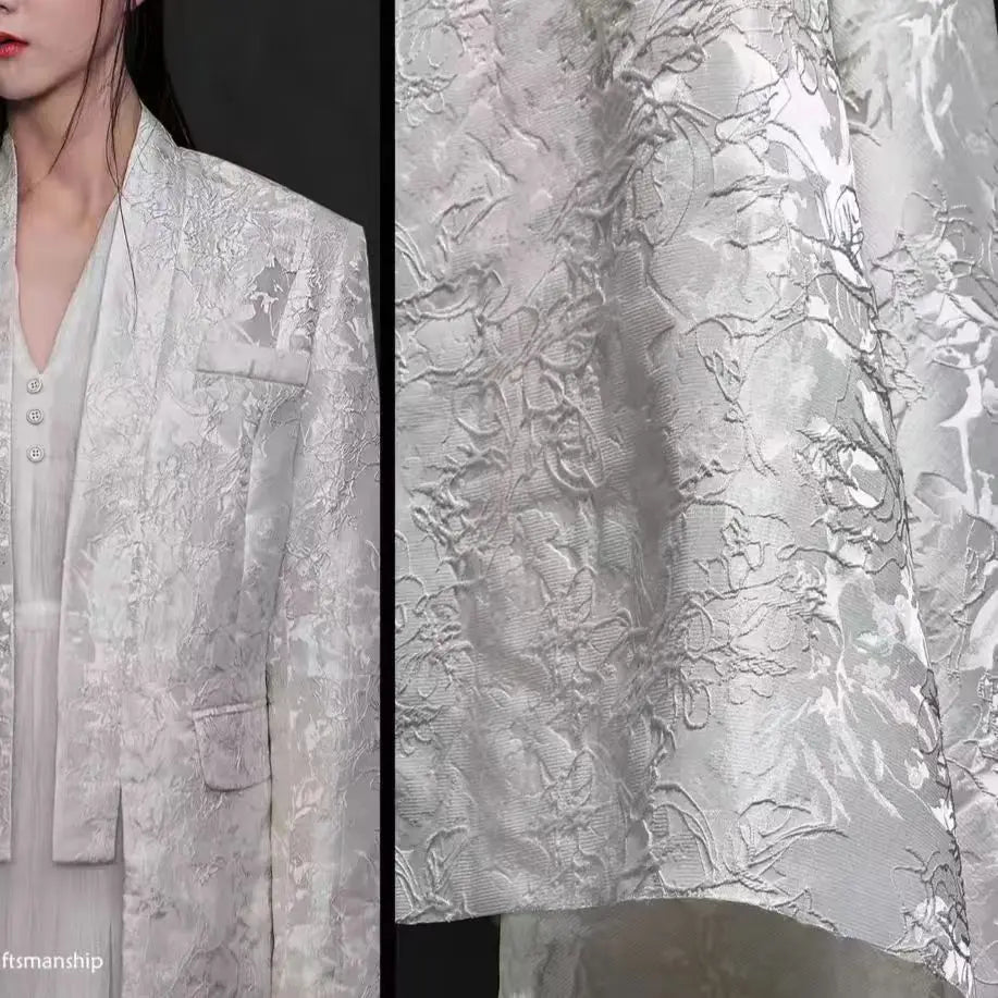 قماش جاكار نباتي خطي أبيض، سترة مطرزة بملمس إبداعي، تنورة بدلة، قماش مصمم للملابس