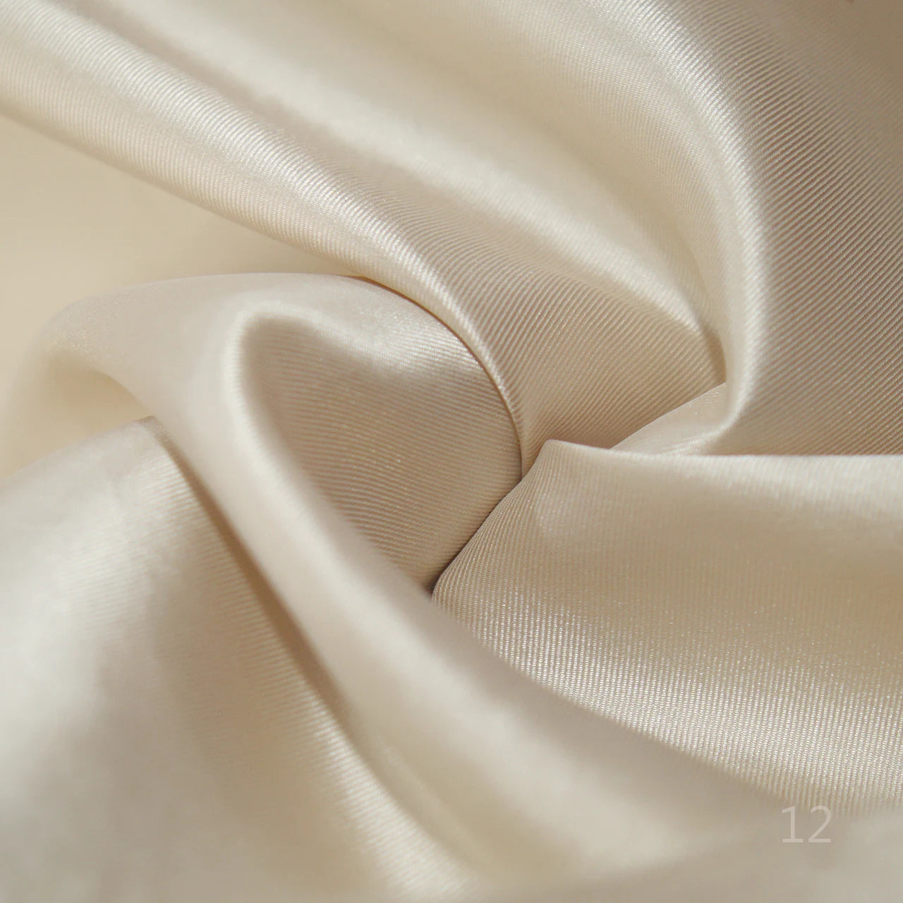 Tela de satén de sarga Mikado gris crujiente cosida para vestido de novia, vestido de fiesta, vestido de dama de honor, tela DIY hecha a mano