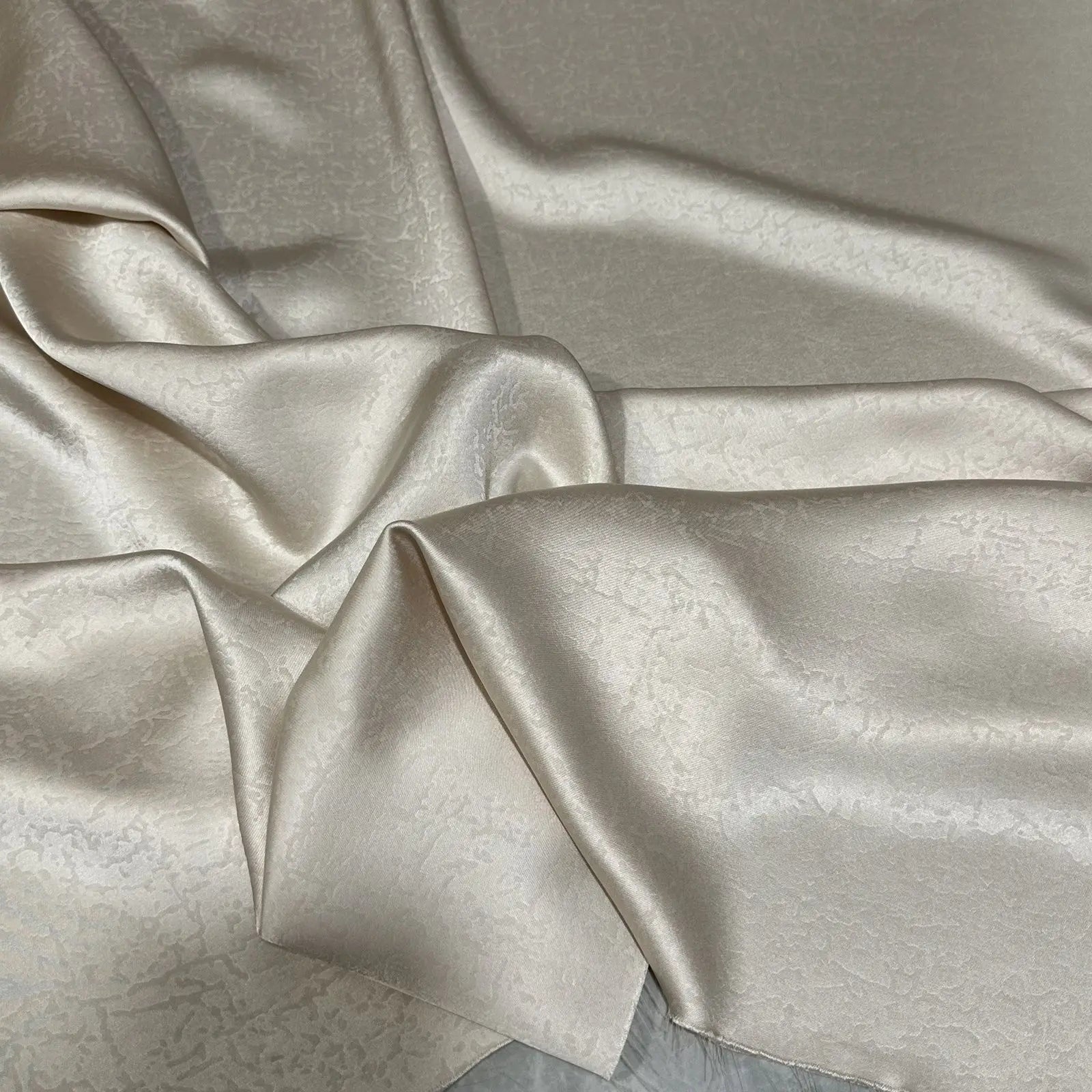 Tejido de acetato jacquard con estampado de tortuga, suave y agradable para la piel, adecuado para vestidos de novia, vestidos formales y manualidades DIY hechas a mano.