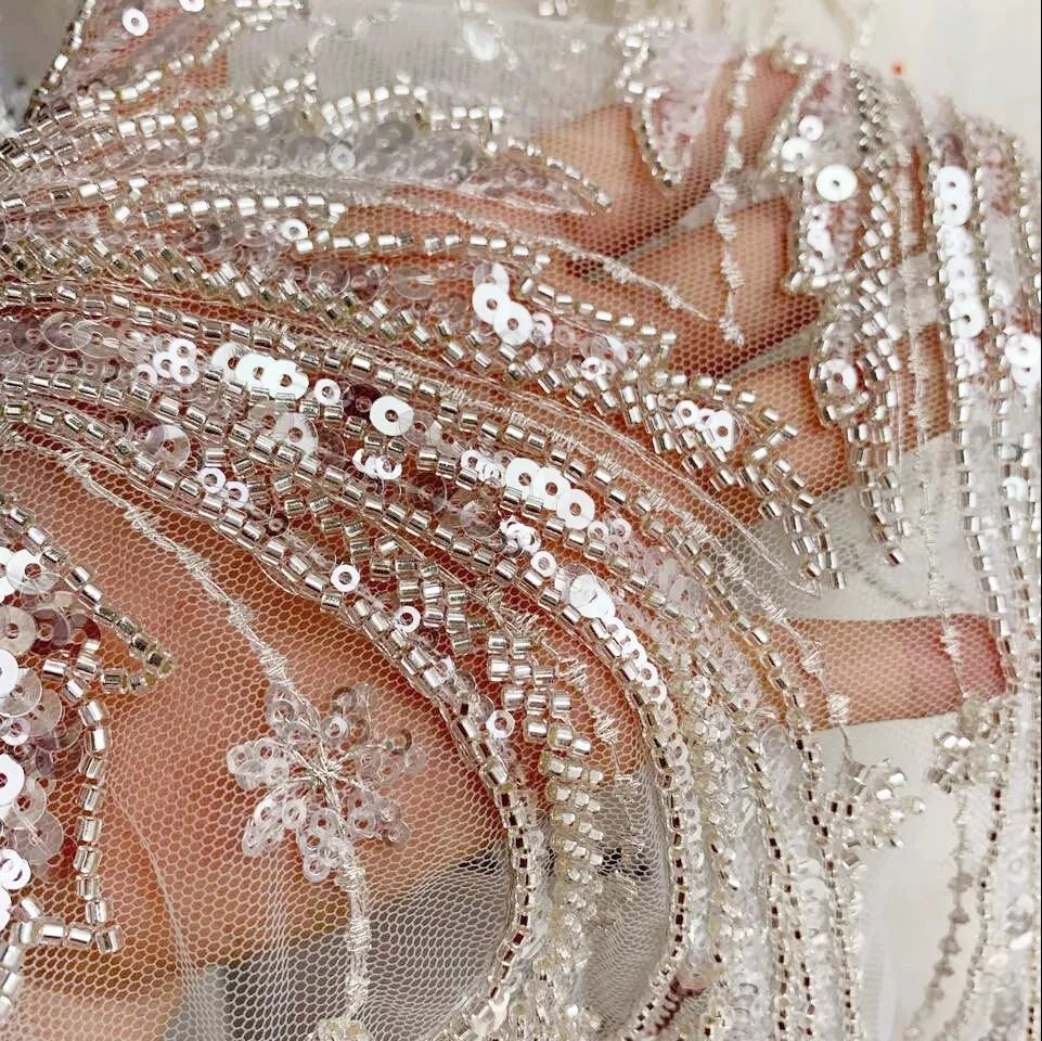 Accesorios de encaje con lentejuelas bordadas de cuentas negras y plateadas de lujo de alta calidad para costura y decoración de vestidos de novia.
