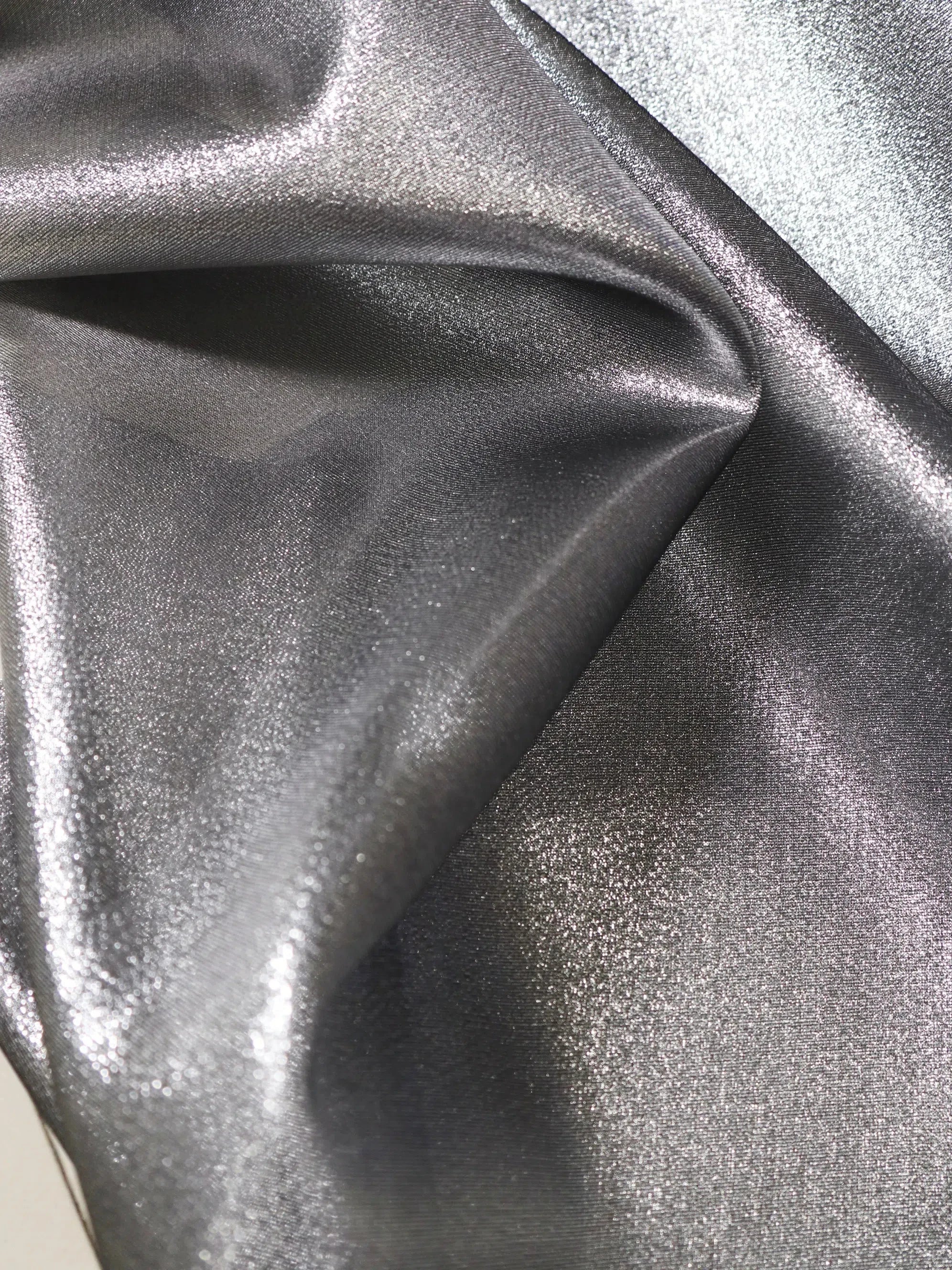 Golden shiny gold platinum fabric, lightweight shiny silk reflective metal stage wear, Indian yarn fashion edging fabric
