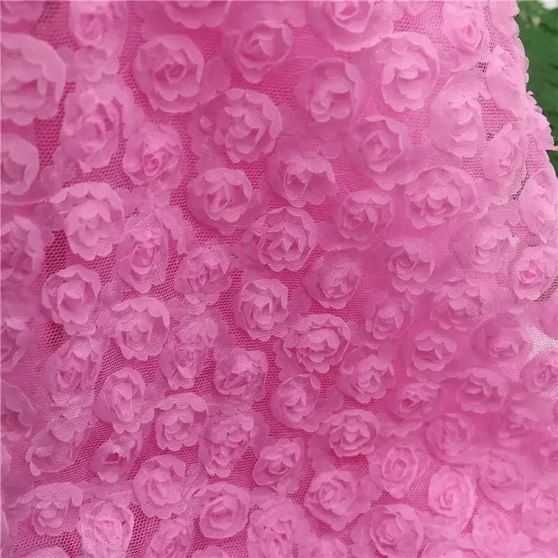 فستان زفاف كلاسيكي مطبوع عليه وردة ثلاثية الأبعاد مع لوحة قماش مطرزة وقماش شبكي مزين بالزهور