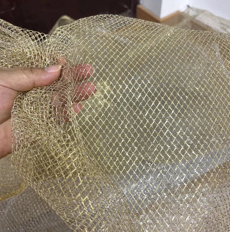 فستان زفاف شبكي كبير على شكل معين شبكي صلب بتصميم زخرفي من القماش الشبكي الكبير