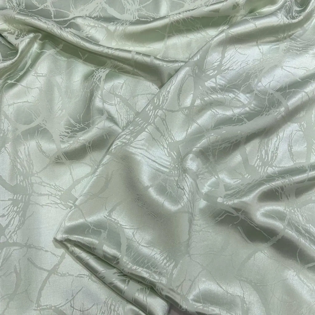 Tejido jacquard de satén de acetato verde con estampado de árboles de verano, adecuado para vestidos de novia, vestidos formales y telas de diseñador para ropa.