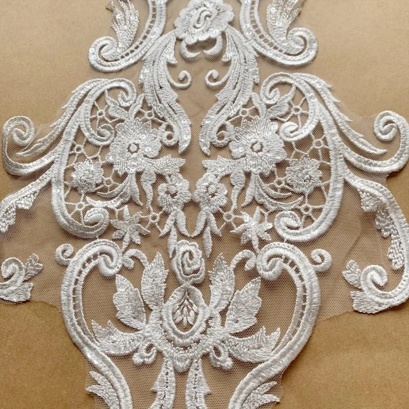 Accesorio de costura de encaje para boda con cuello de corazón de melocotón bordado con lentejuelas de patrón blanco de 71 x 30 cm