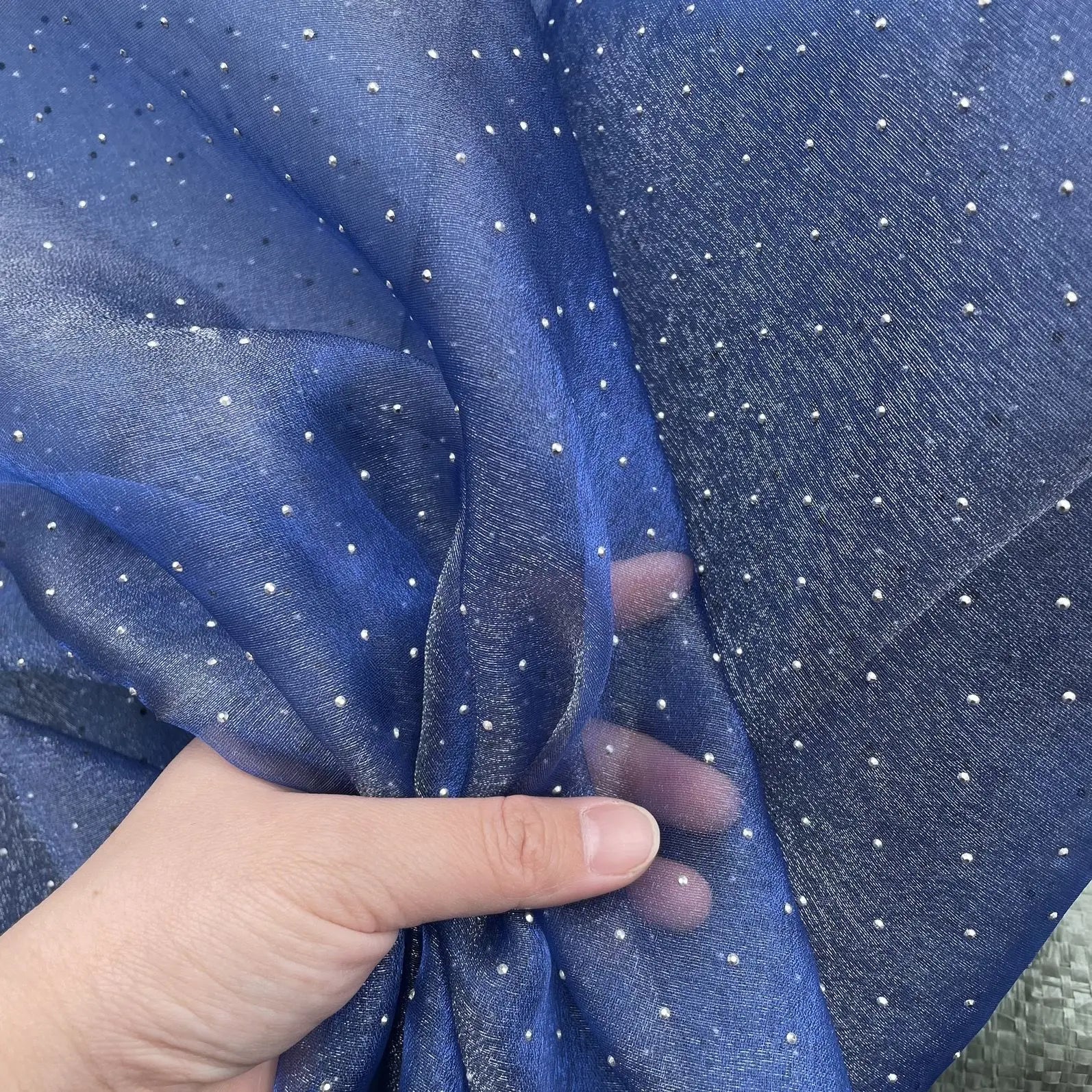 Soft and smooth organza fabric suitable for wedding dresses formal gowns designer fabrics and photography backdrop fabrics