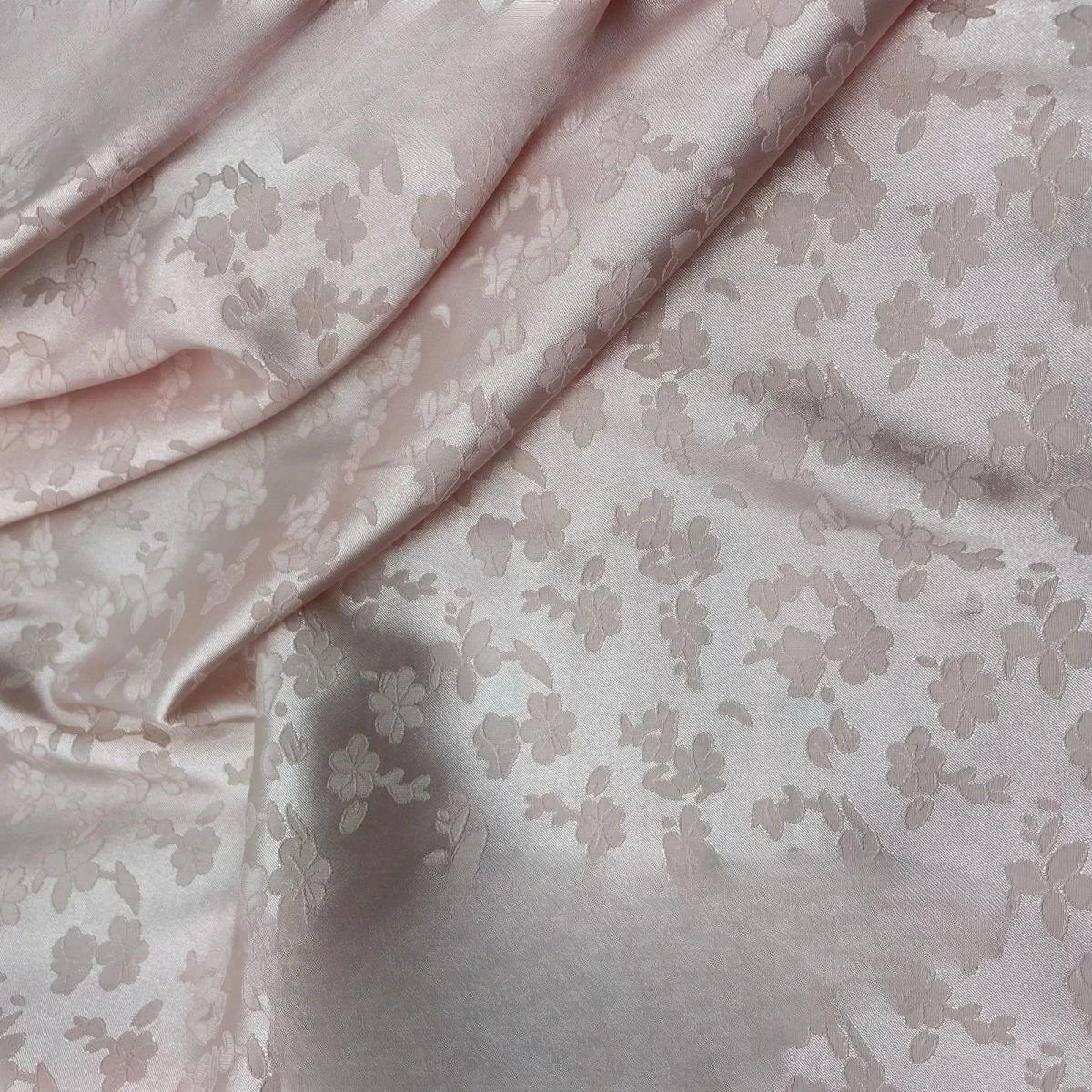 La tela jacquard de seda helada mate de la flor de estrella fugaz se puede utilizar para vestidos de novia, vestidos formales, telas DIY hechas a mano.