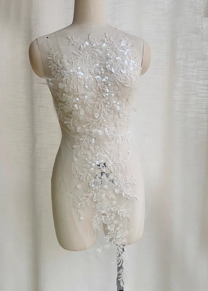 إكسسوارات الزفاف من الدانتيل الأبيض الحليبي مع خرز الأظافر والزهور والدانتيل كبير الحجم وإكسسوارات مصممة من الزهور