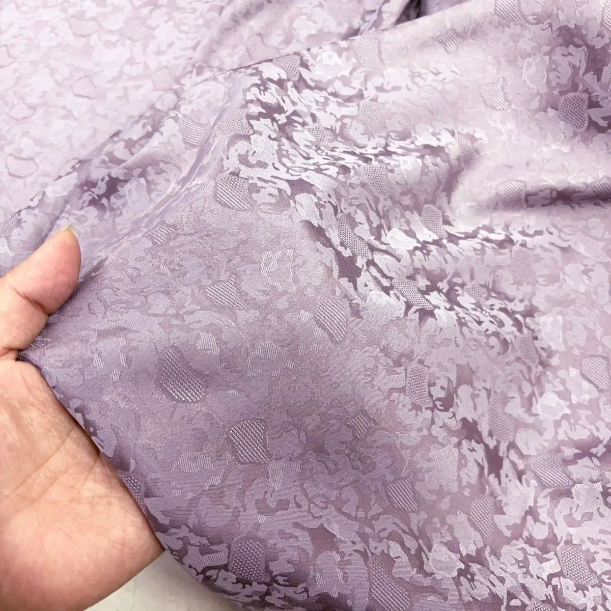 Tejido ligero, irregular y de caída suave, adecuado para vestidos de novia, vestidos formales y telas para ropa de bricolaje hechas a mano.