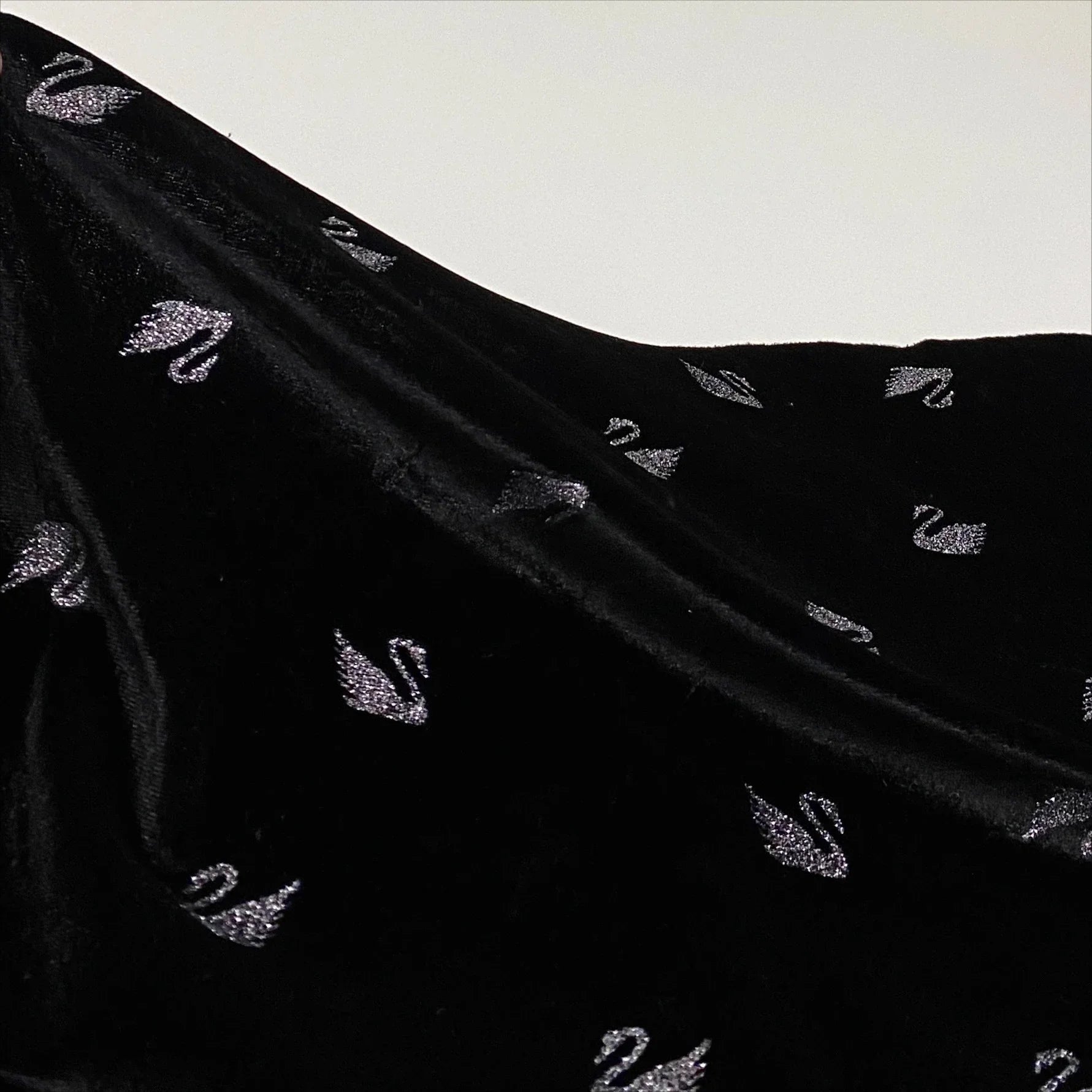 قماش بجعة صغير مطبوع عليه عبارة "بجعة صغيرة" لامع، قماش مخملي مرن معلق، قماش خياطة ملابس رقص، قماش مصمم يدويًا