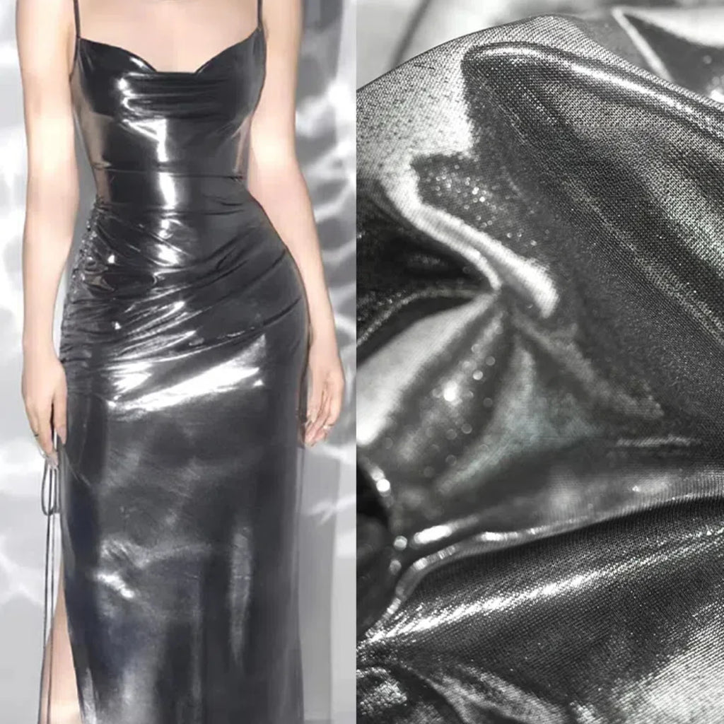 قماش معدني سائل مع نسيج لامع لامع مرن محبوك فضي عاكس تنورة حمالة فستان مصمم من القماش
