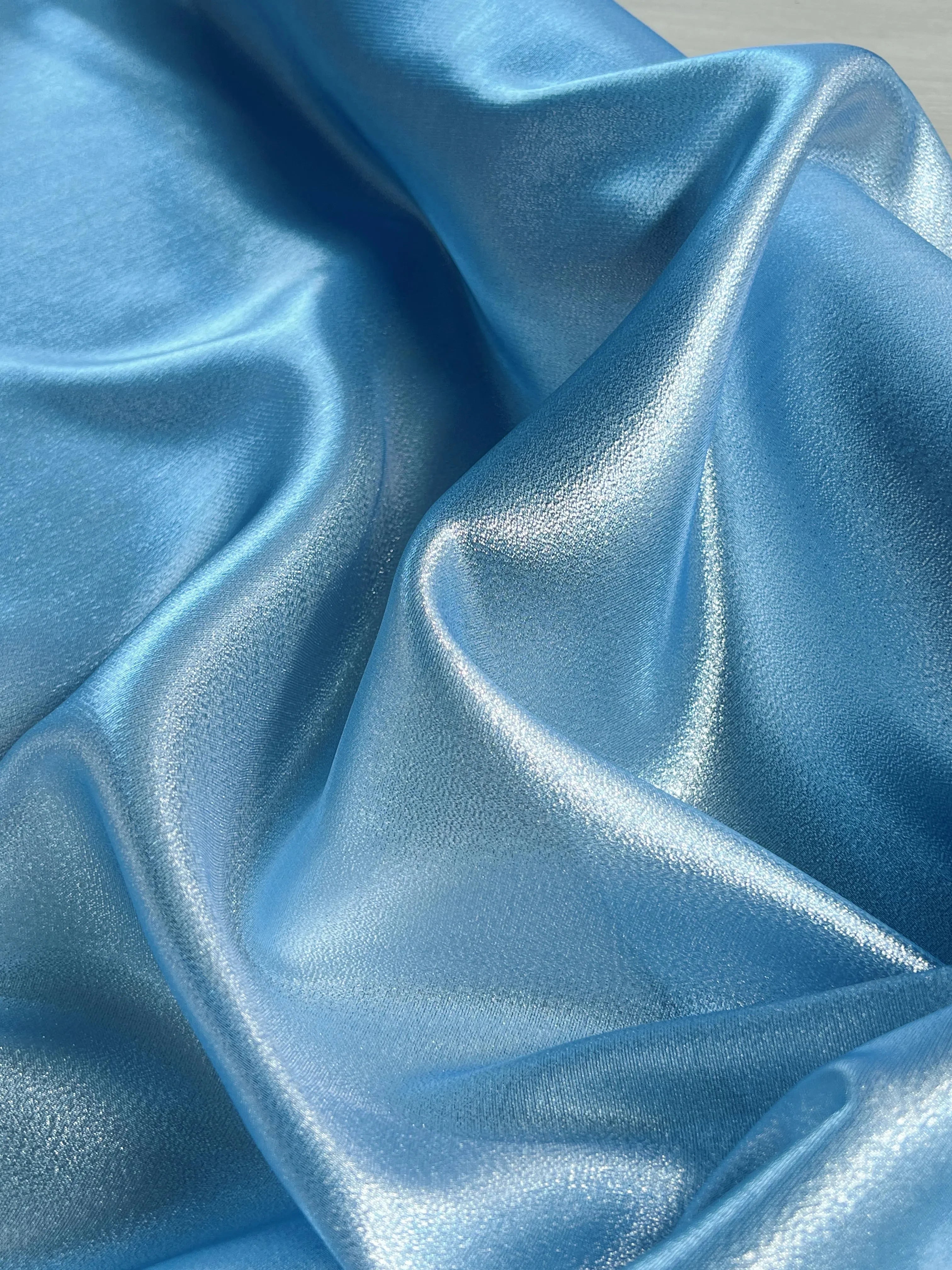 Golden shiny gold platinum fabric, lightweight shiny silk reflective metal stage wear, Indian yarn fashion edging fabric