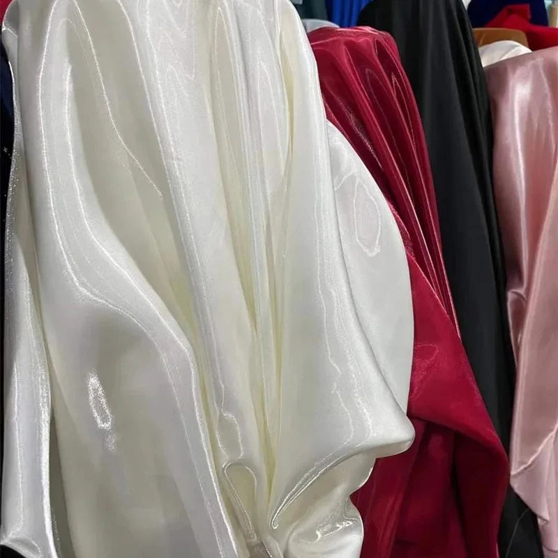 قماش ساتان مائي سائل، حرير كريستالي سميك، ساتان طبيعي عاكس، فستان زفاف، خلفية زخرفية، ملابس مصممة 