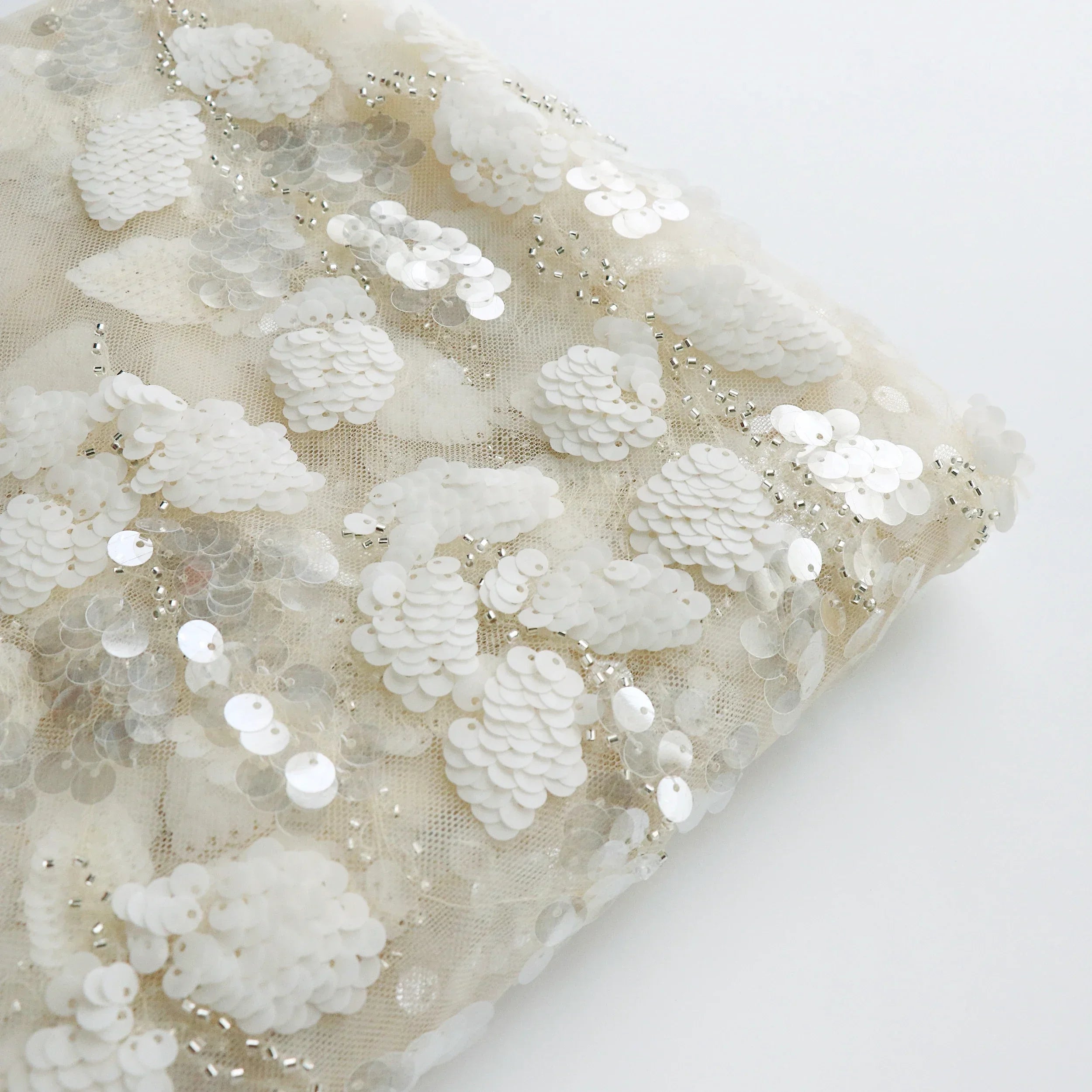 Tela de malla blanca con bordado de cuentas, tela de encaje con bordado de lentejuelas, tela de costura para decoración de cheongsam, tela personalizada
