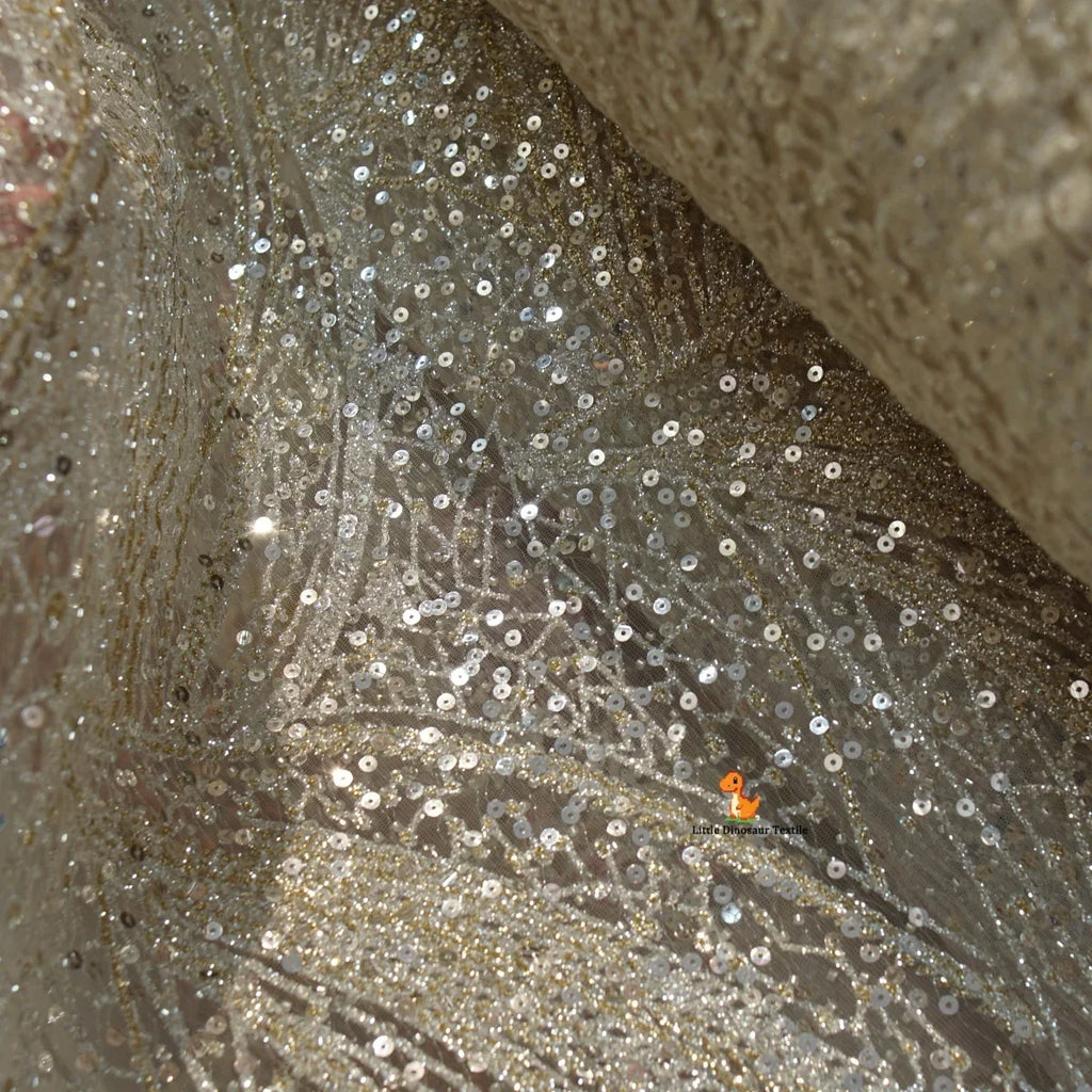 Tela brillante de encaje bordado de primera calidad para vestidos de novia hechos a mano, vestidos de cola larga de diseñador, vestidos lenceros y creaciones de alta costura.