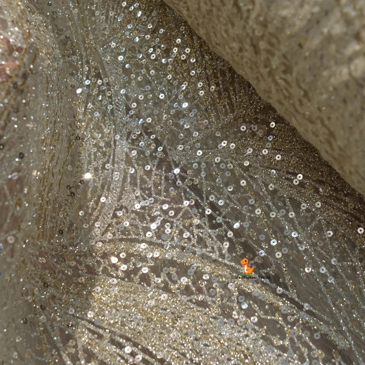 Tela brillante de encaje bordado de primera calidad para vestidos de novia hechos a mano, vestidos de cola larga de diseñador, vestidos lenceros y creaciones de alta costura.