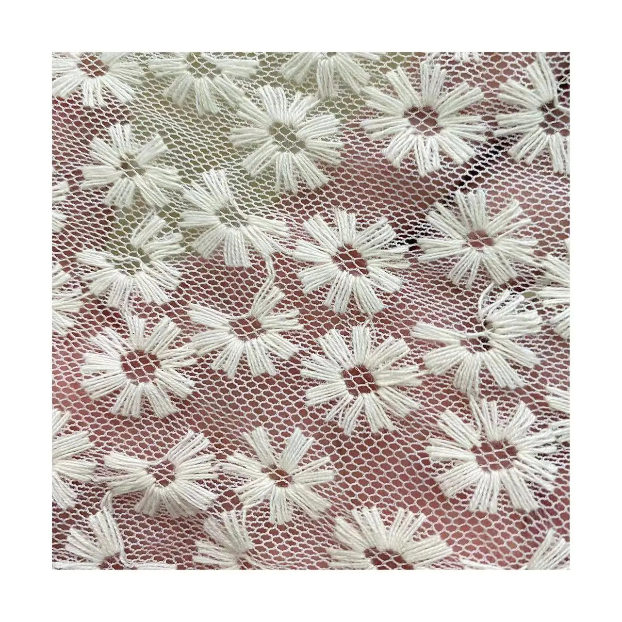 Tejido de malla de hilo de algodón soluble en agua, bordado con encaje y pequeños crisantemos florales, para prendas de vestir, parte superior e inferior.