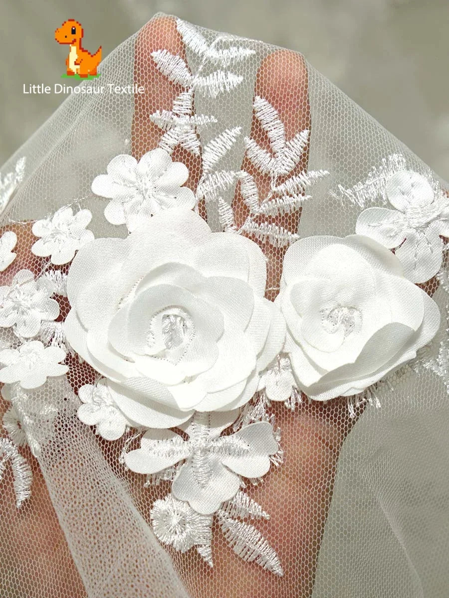 قماش شبكي مطرز بالخرز والترتر الفضي اللامع، تطريز معقد لحجاب العروس وفساتين السهرة، مورد منسوجات للمناسبات الراقية