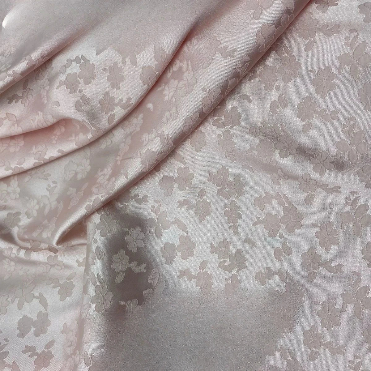 La tela jacquard de seda helada mate de la flor de estrella fugaz se puede utilizar para vestidos de novia, vestidos formales, telas DIY hechas a mano.