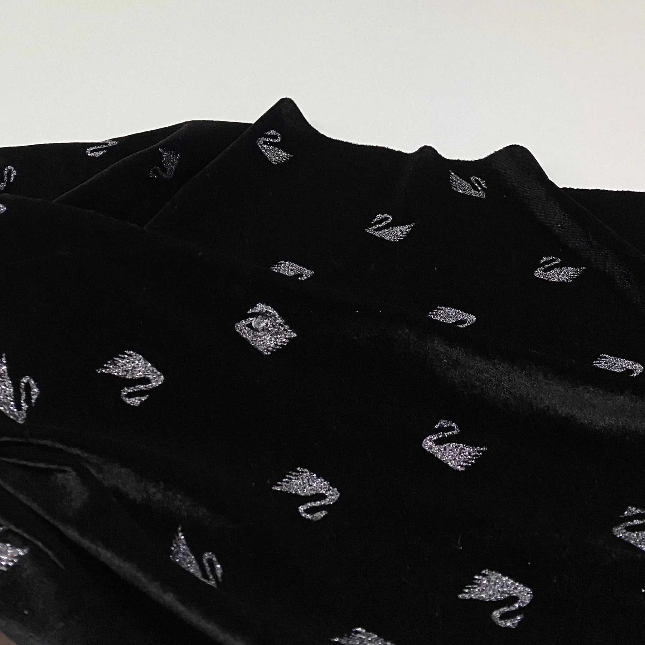 قماش بجعة صغير مطبوع عليه عبارة "بجعة صغيرة" لامع، قماش مخملي مرن معلق، قماش خياطة ملابس رقص، قماش مصمم يدويًا