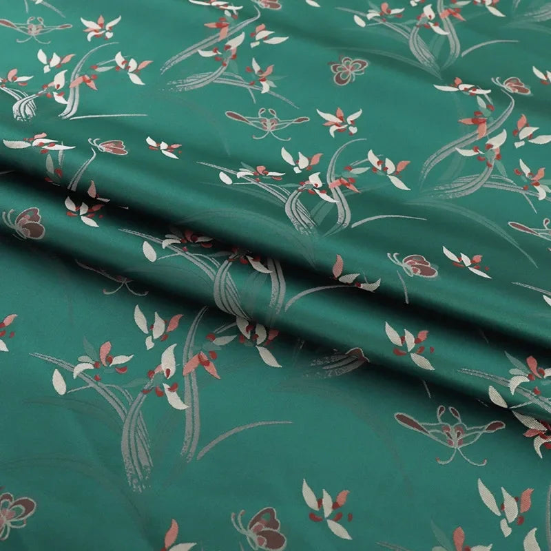 قماش جاكار فاخر بخيوط معدنية ونمط أنيق ومواد فاخرة وفساتين وتنورة وسترة وخياطة مصممة وخياطة راقية