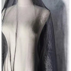 Tejido brillante con efecto nube y niebla, adecuado para vestidos de novia y vestidos formales que muestran la creatividad del diseñador.