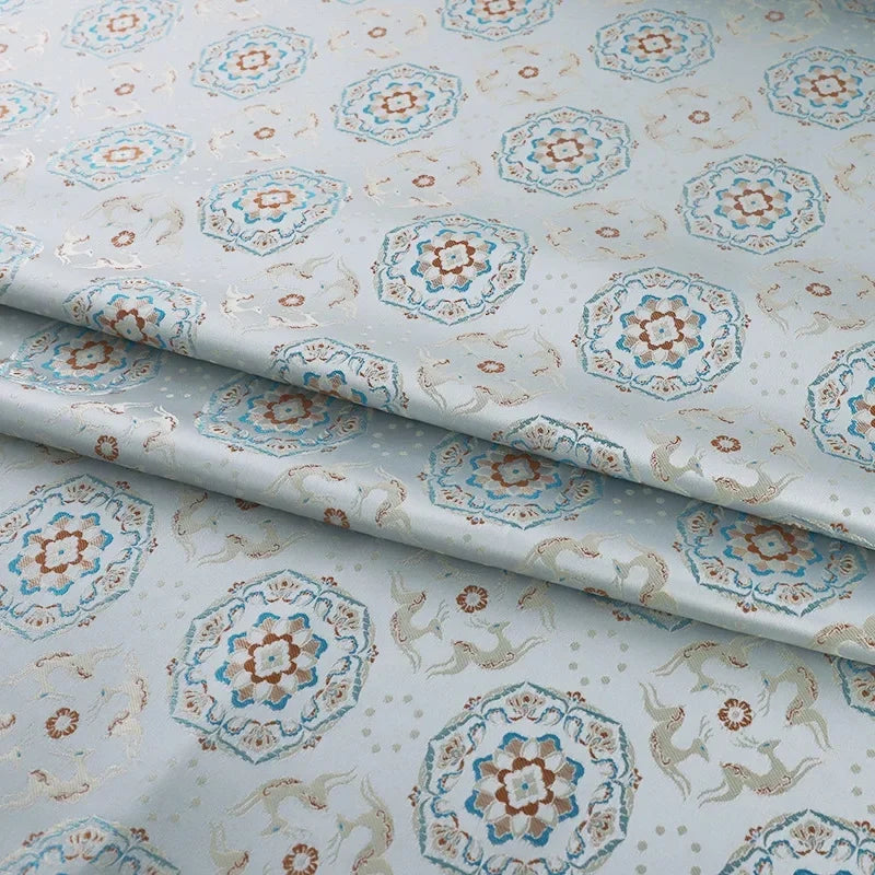 قماش جاكار فاخر بخيوط معدنية ونمط أنيق ومواد فاخرة وفساتين وتنورة وسترة وخياطة مصممة وخياطة راقية