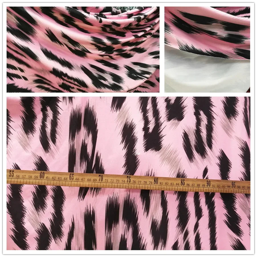 قماش حرير الحليب بطبعة جلد النمر الوردي الكبير مرن على جميع الجوانب، ناعم للغاية وغير شفاف، قماش مطبوع عليه فستان وتنورة طويلة وقبعة ووشاح وقميص