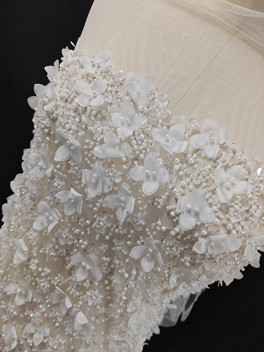 زهور مطرزة بالترتر وبتلات من الخرز وأقمشة مخيطة وفساتين زفاف عصرية وأقمشة يدوية الصنع