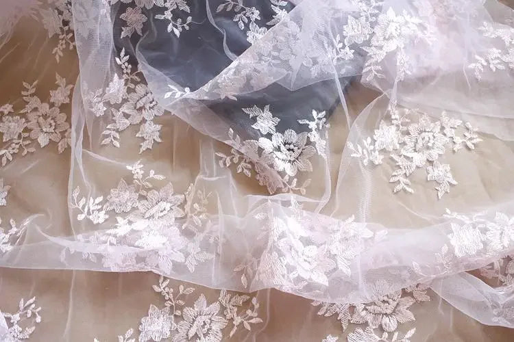 Tela de encaje bordada a mano para vestido de novia (130 cm)