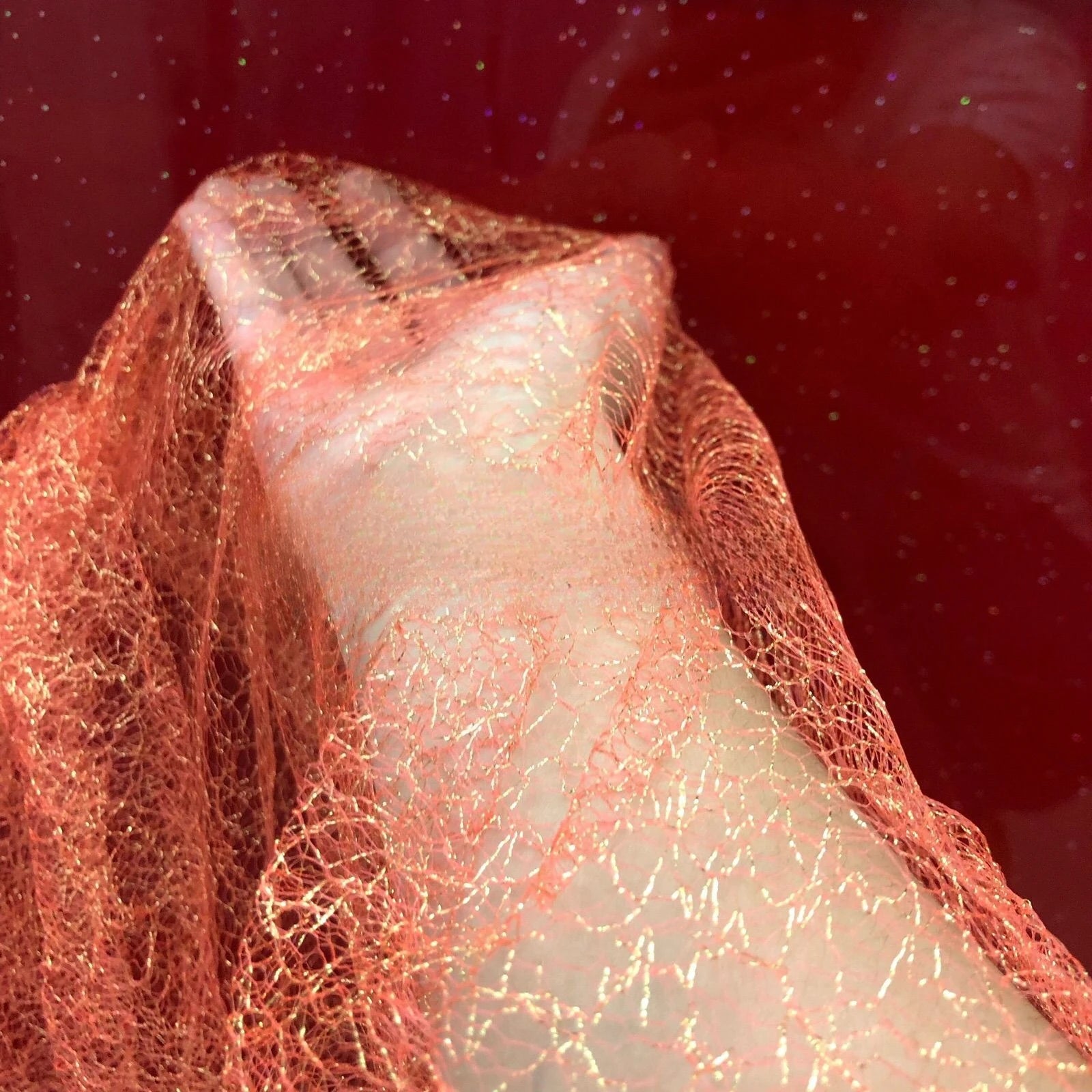 قماش شبكي من الدانتيل الذهبي والفضي غير المنتظم خفيف الوزن وناعم مناسب للفساتين الرسمية وفساتين الزفاف وأغطية الرأس