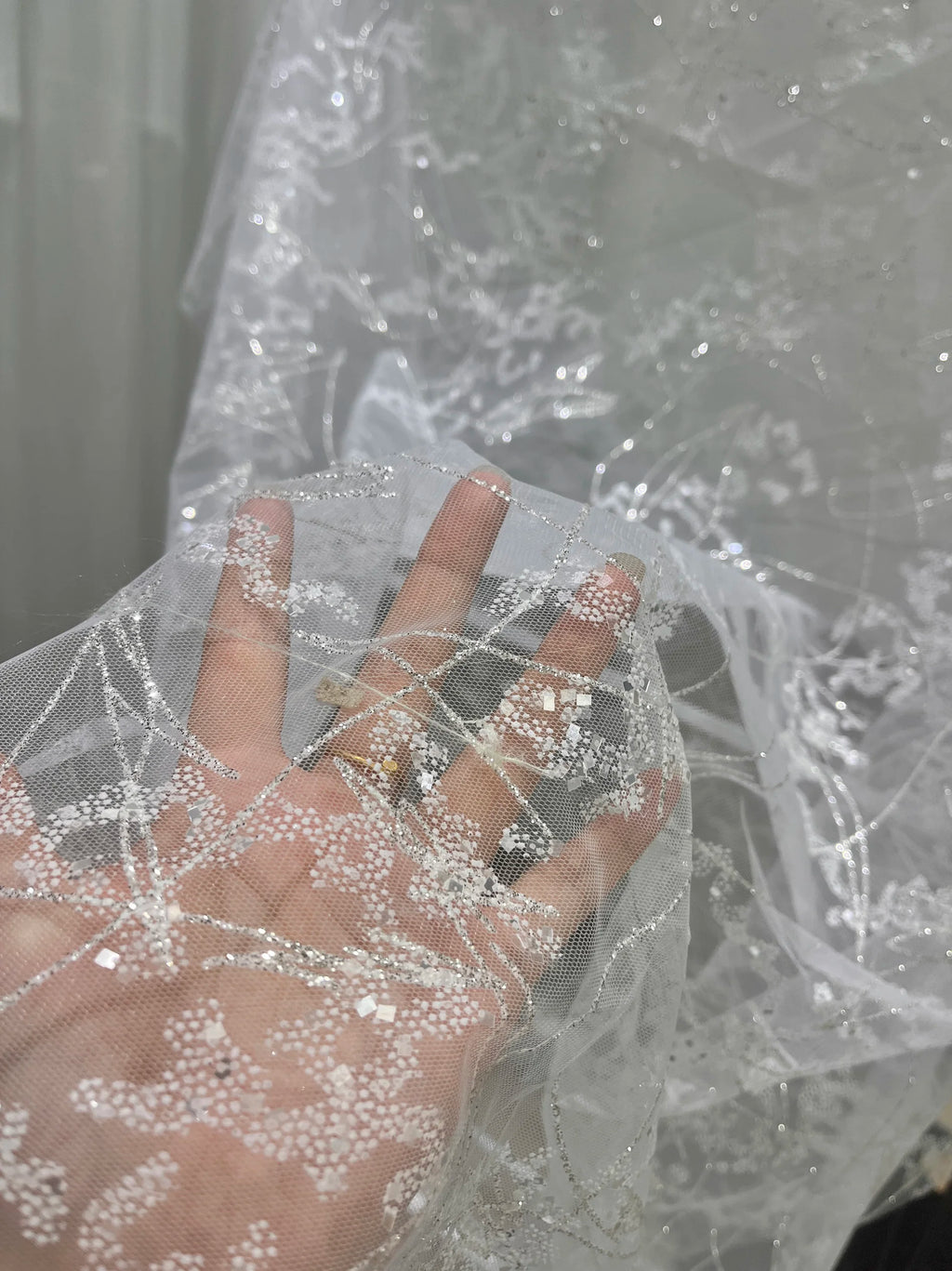 New White Relief Embroidered Fabric Fashion Wedding Dress Dress Dress Children's Clothing Design Lace Fabric