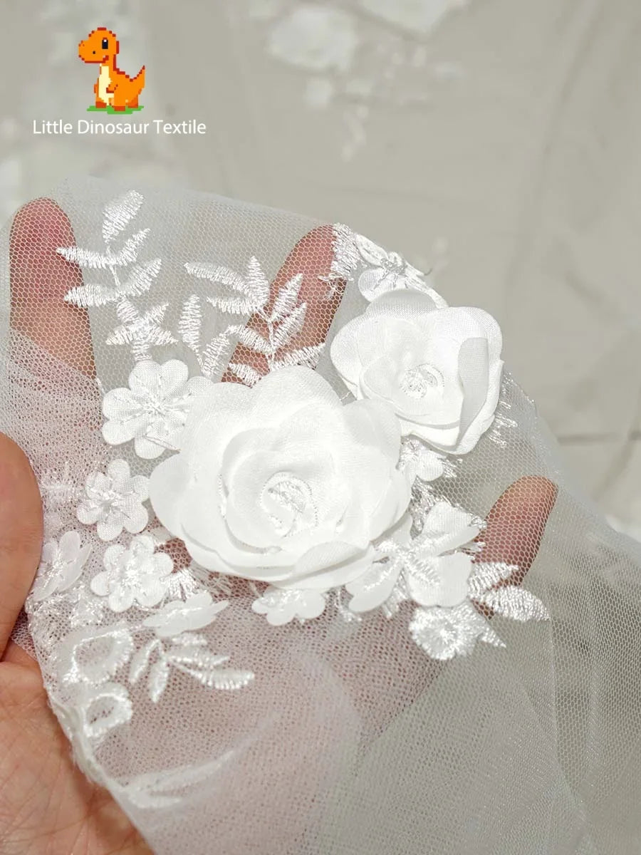 قماش شبكي مطرز بالخرز والترتر الفضي اللامع مع تطريز معقد لحجاب العروس وفساتين السهرة - مورد منسوجات للمناسبات الراقية