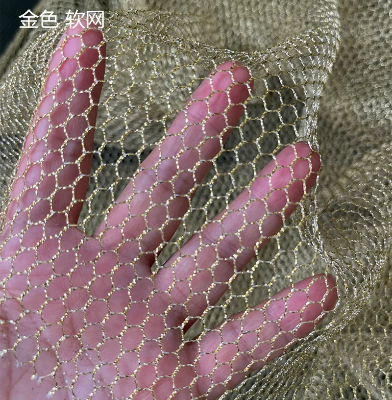 فستان زفاف شبكي كبير على شكل معين شبكي صلب بتصميم زخرفي من القماش الشبكي الكبير