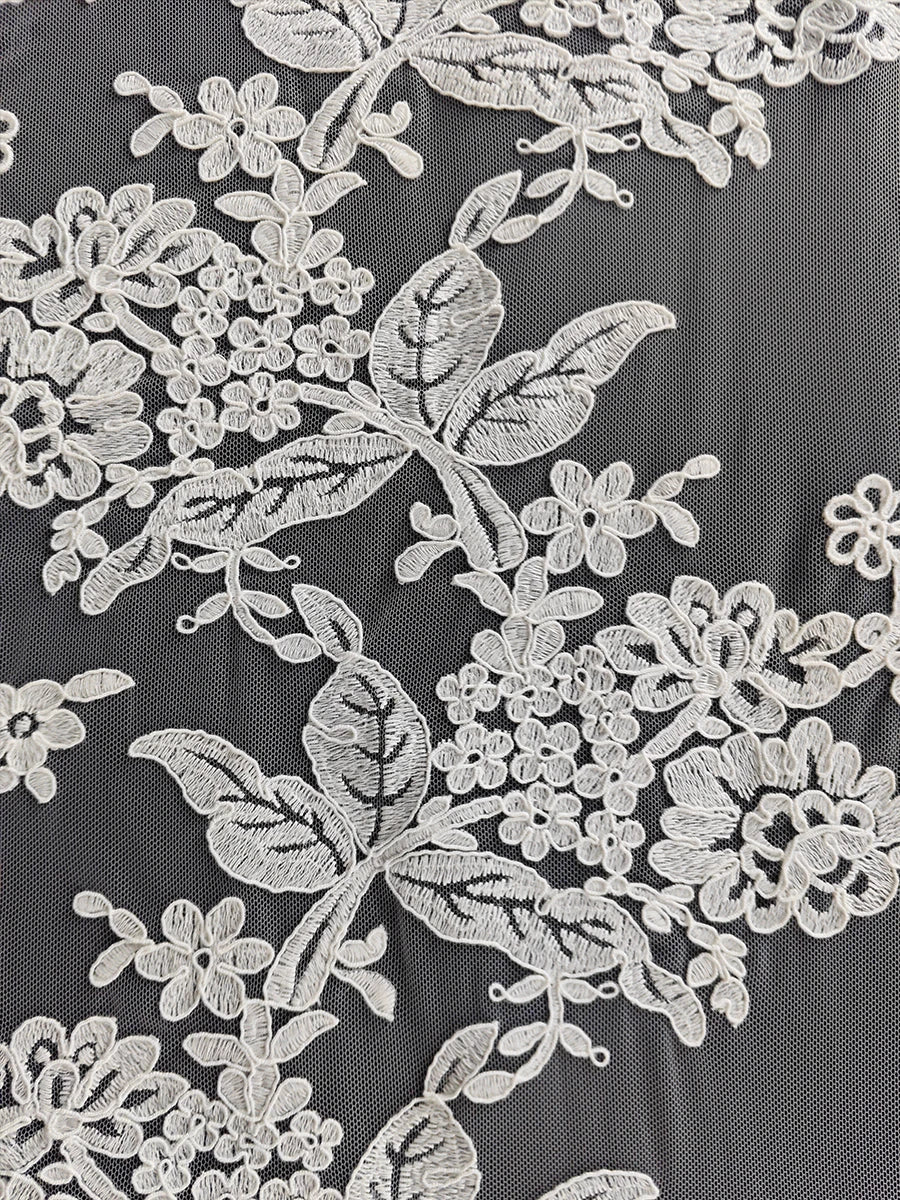 قماش دانتيل جديد من أوراق الشجر البيضاء الخام مطرز على شكل غطاء رأس وستارة باب ومفرش طاولة وفستان زفاف وتنورة قصيرة وإكسسوارات تشيباو