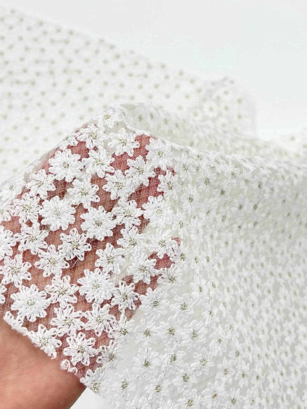 Tela de malla de encaje semitransparente con bordado de rosas blancas y exquisitas estrellas para vestido y falda abullonada