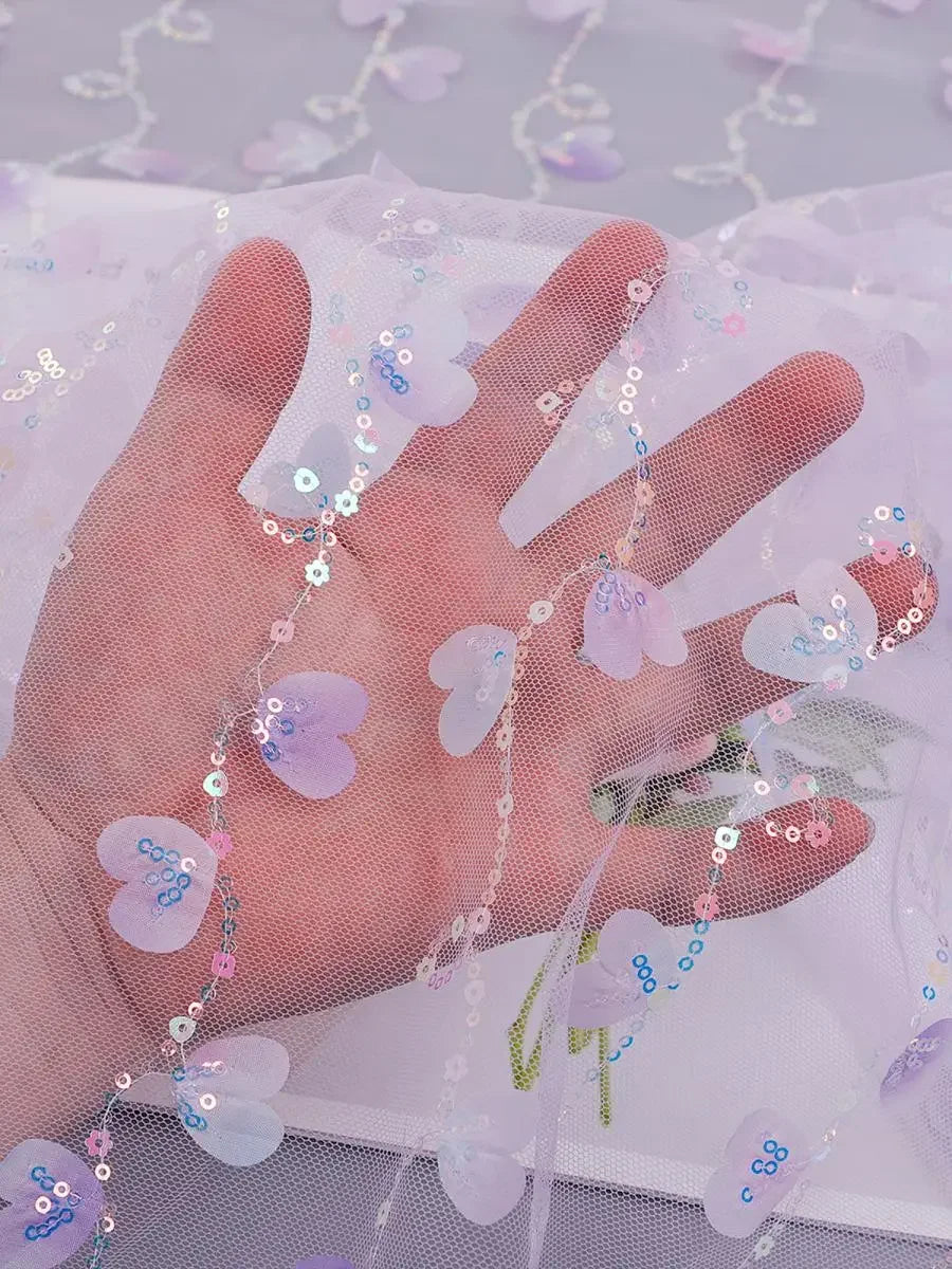 Tela de malla bordada colorida en forma de corazón 3D con lentejuelas a rayas para confección de vestidos y vestuario de espectáculos.