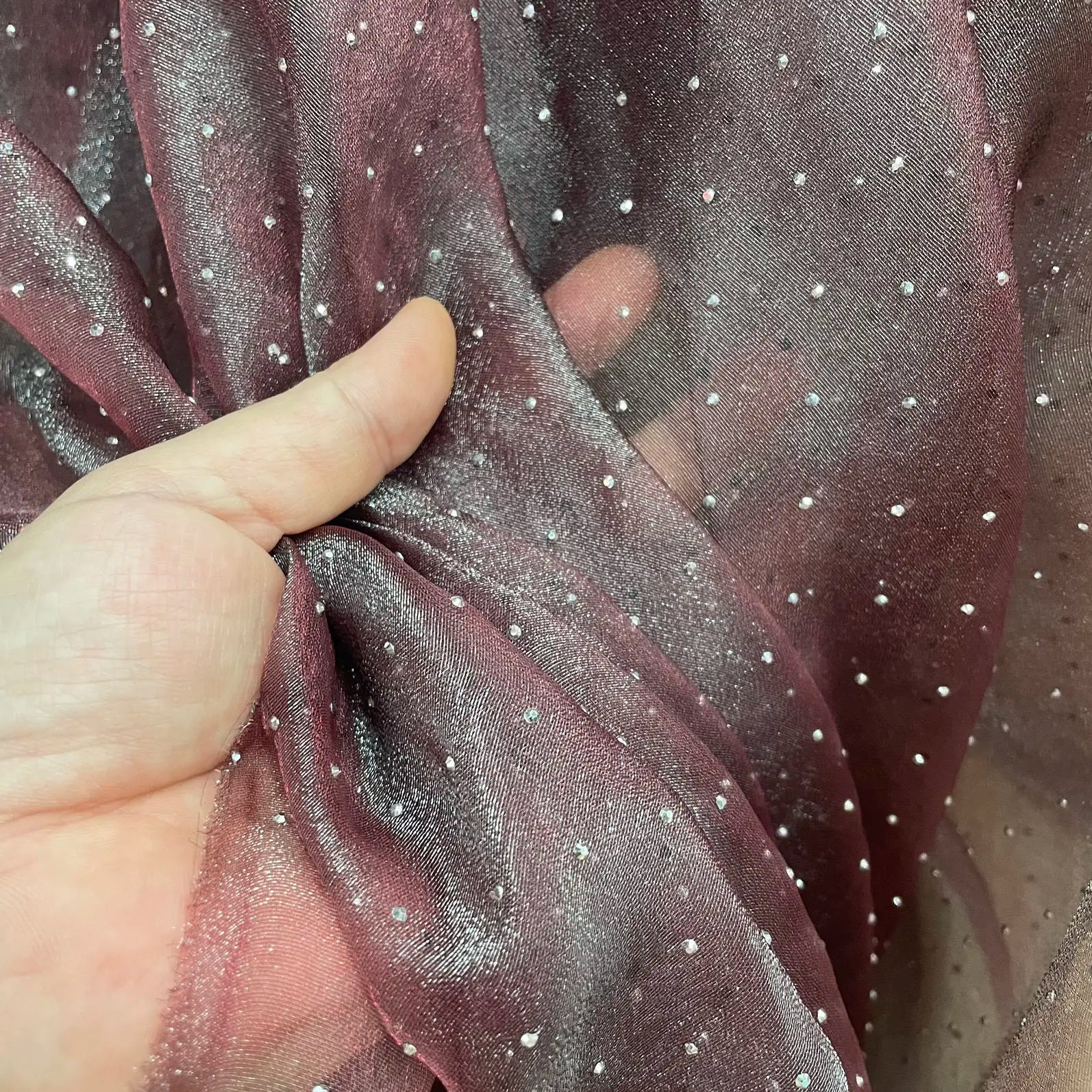 Soft and smooth organza fabric suitable for wedding dresses formal gowns designer fabrics and photography backdrop fabrics