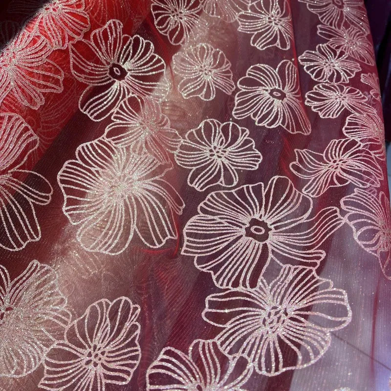 فستان زفاف فاخر من الشمبانيا مع وعاء ساخن من الزهور الذهبية اللامعة ومسحوق شبكي وديكور فستان الأداء وإكسسوارات شبكية من القماش