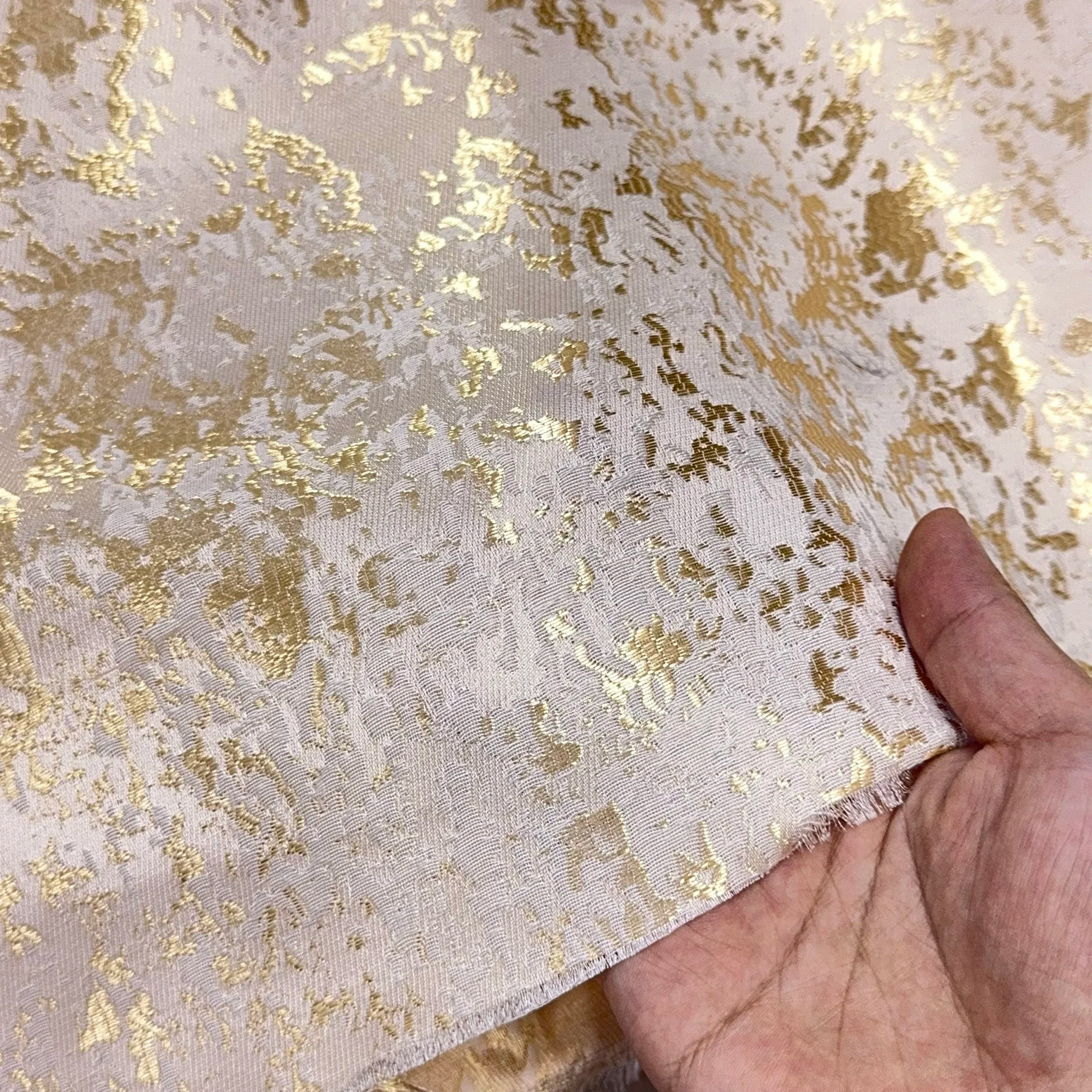 قماش جاكار مطلي بالذهب - خامة سترة صلبة 145 سم