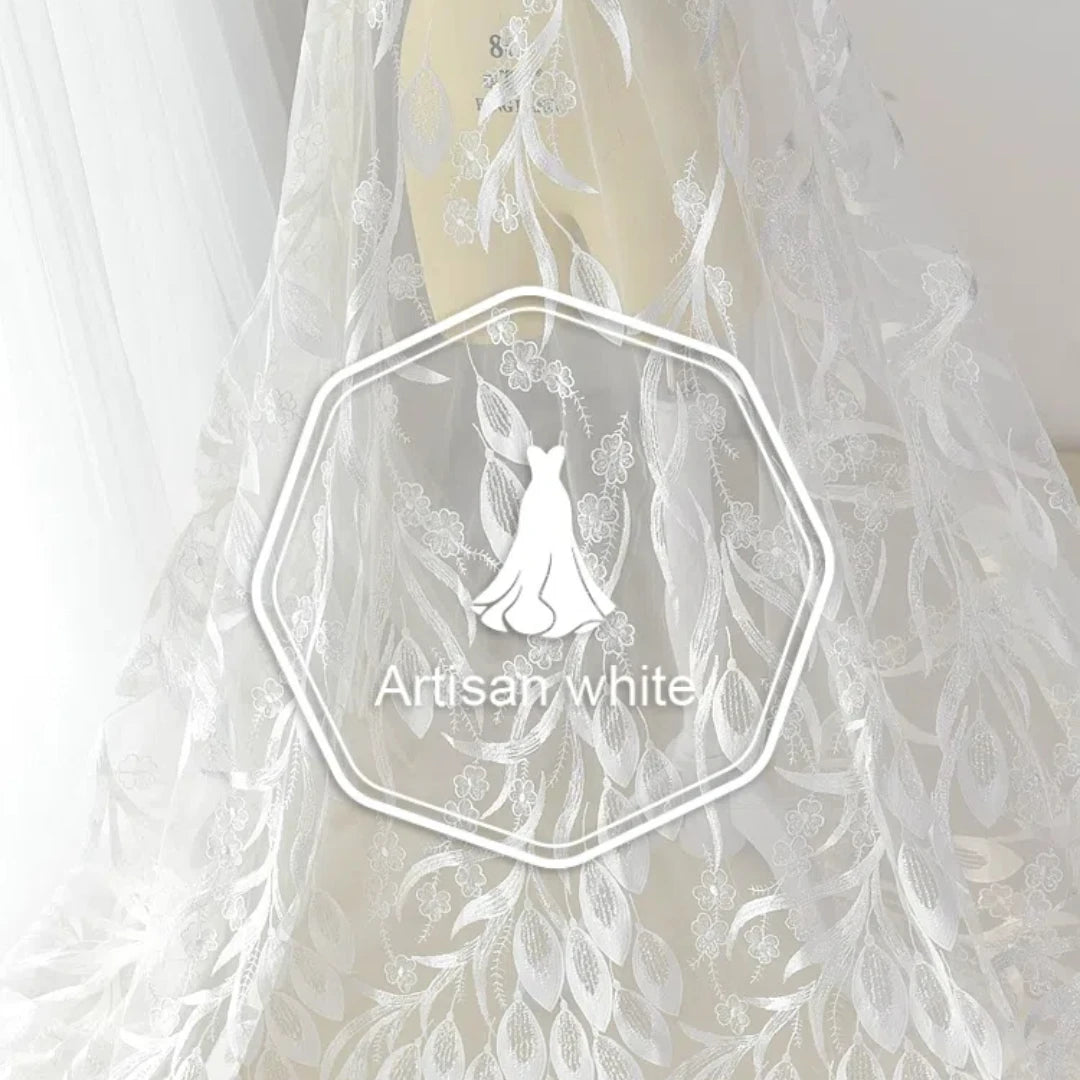 Tela de encaje bordada con plumas de pavo real, pestañas y lentejuelas, decoración de alta gama para vestidos de novia, tela de malla blanca lisa.