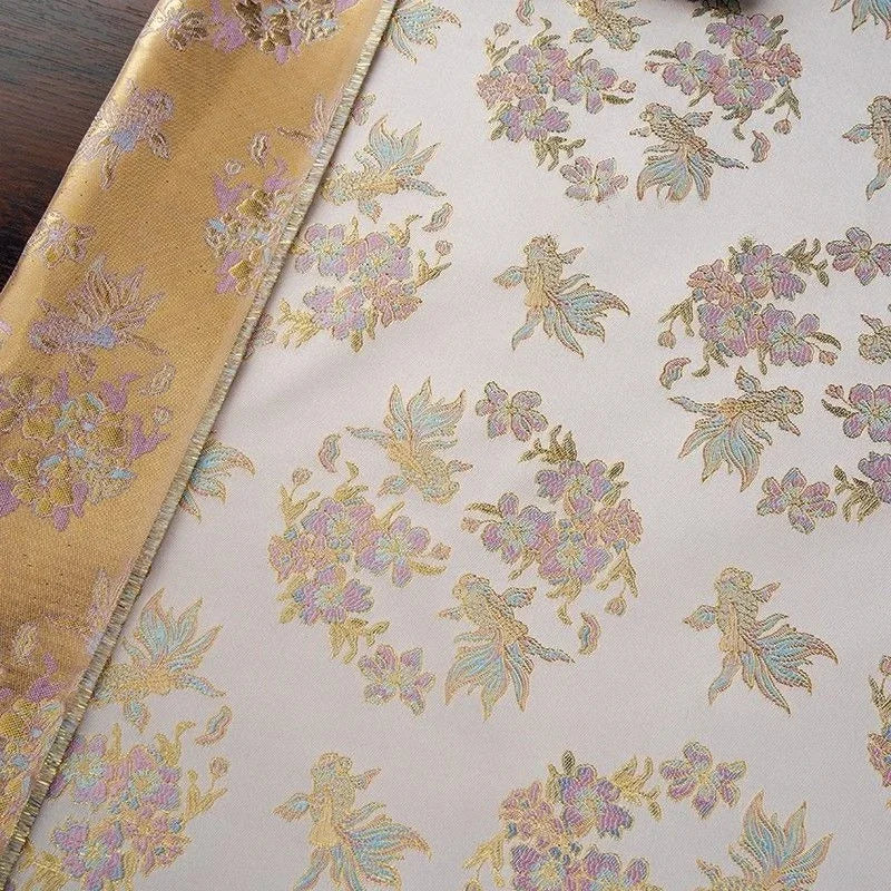 قماش جاكار حريري مطلي بالذهب الوردي الفاتح - نقشة زهرة سمكة ذهبية