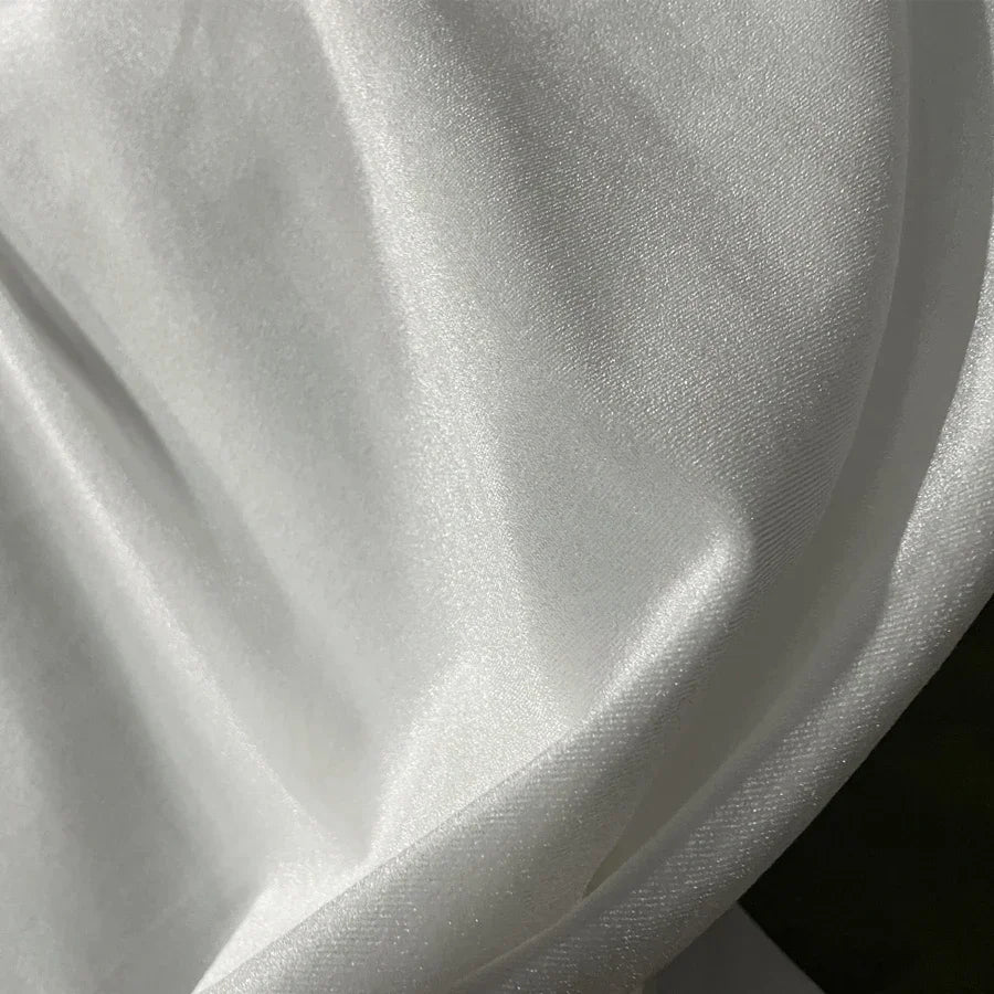 قماش مخملي وردي فاتح داكن بلمسة نهائية ناعمة لامعة، فستان زفاف أنيق، تنجيد فاخر، مادة خياطة حرفية، ملابس