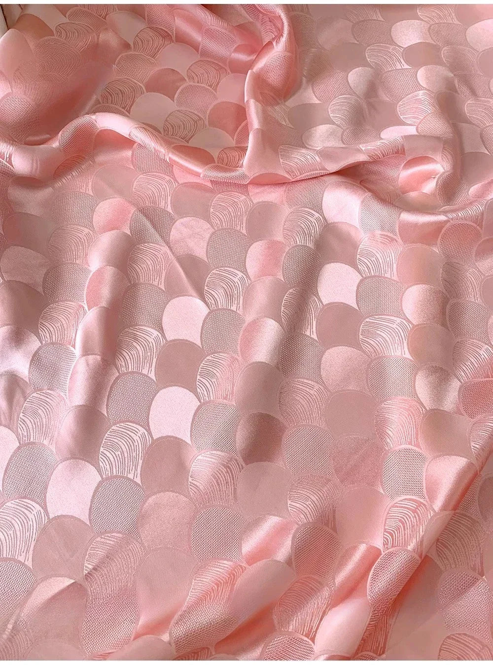 قماش ساتان حريري من Sea Wave Jacquard - مادة أنيقة 109 سم