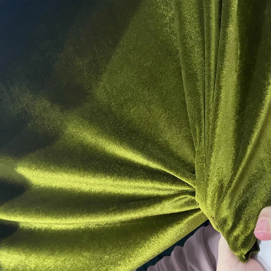 قماش مخملي وردي فاتح داكن بلمسة نهائية ناعمة لامعة، فستان زفاف أنيق، تنجيد فاخر، مادة خياطة حرفية، ملابس