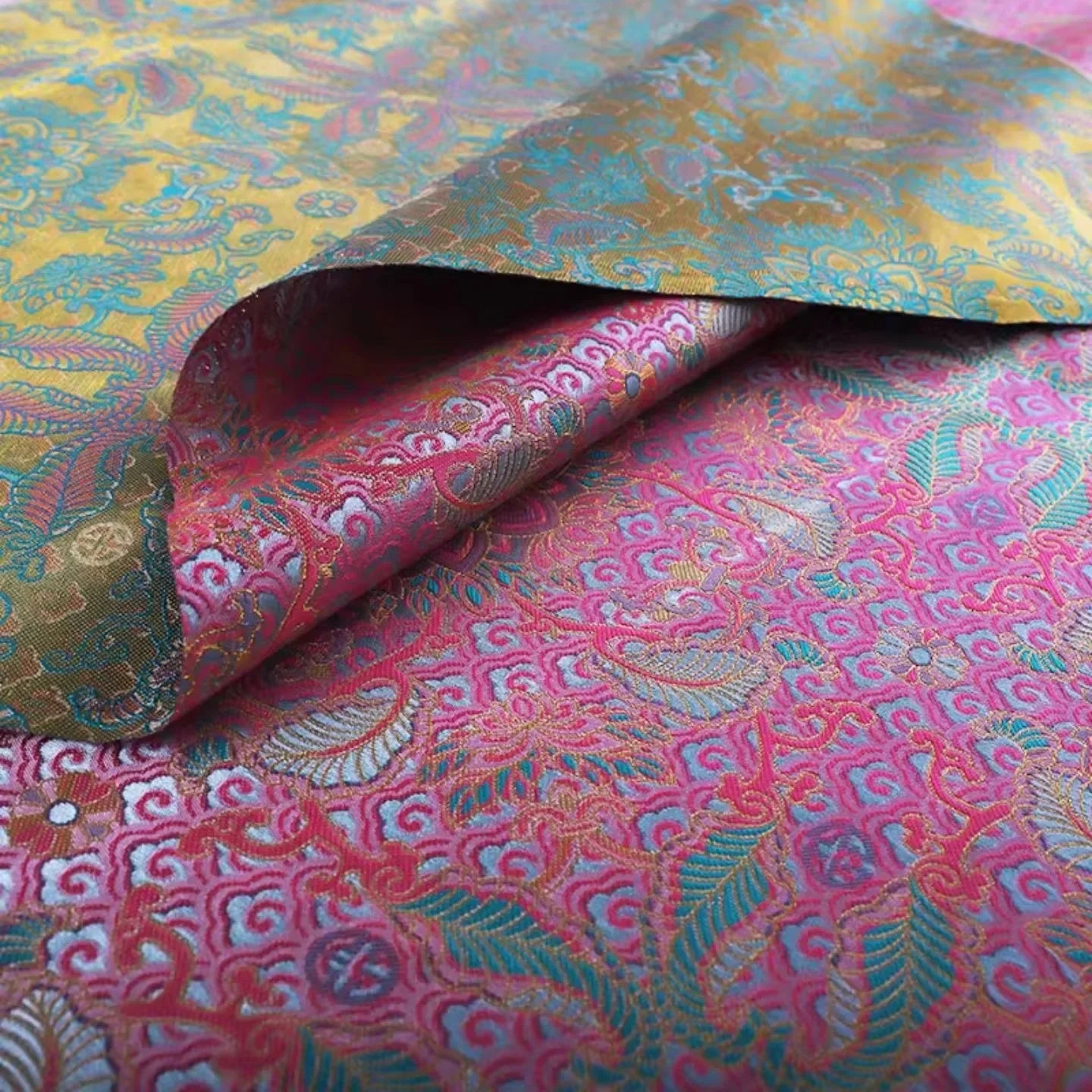 قماش جاكار فاخر بخيوط معدنية ونمط أنيق ومواد فاخرة وفساتين وتنورة وسترة وخياطة مصممة وخياطة راقية