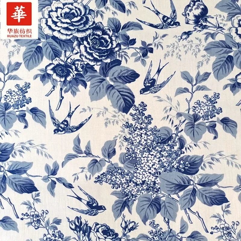 قميص بأكمام قصيرة من قماش قطني مطبوع عليه زهور الفاوانيا، أزرق وأبيض، بنمط غسيل حبر، مناسب للأمتعة والحقائب