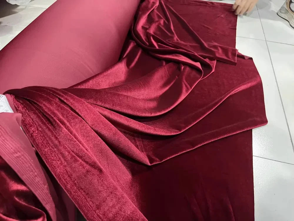 قماش مخملي وردي فاتح داكن بلمسة نهائية ناعمة لامعة، فستان زفاف أنيق، تنجيد فاخر، مادة خياطة حرفية، ملابس