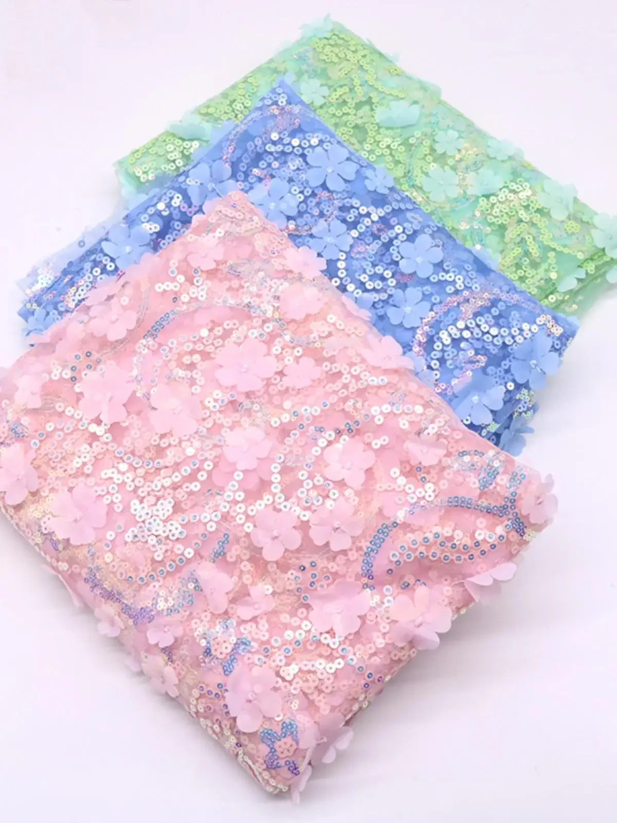 قماش شبكي أبيض مع ترتر ثلاثي الأبعاد وتطريز بتلات قماش ملابس مسرح عصري لتزيين الخلفية